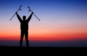 هل عمليات العمود الفقرى يمكن أن تسبب الشلل ؟