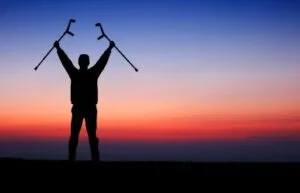 هل عمليات العمود الفقرى يمكن أن تسبب الشلل ؟